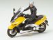 Сборная модель 1/24 Yamaha TMAX 2001 + фигурка мотоциклиста Tamiya 24256