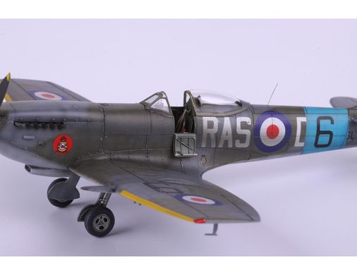 Сборная модель 1/72 самолета Spitfire Mk.XVI Bubbletop ProfiPack Edition Eduard 70126