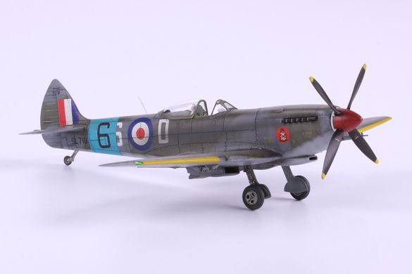 Сборная модель 1/72 самолета Spitfire Mk.XVI Bubbletop ProfiPack Edition Eduard 70126