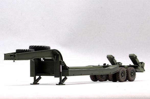 Збірна модель 1/35 вантажний транспортер МАЗ-545 з напівпричепом ЧМЗАП-5247Г Trumpeter 01089