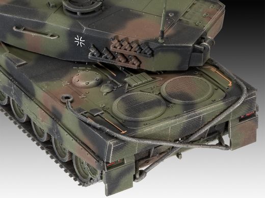 Prefab model 1/72 SLT 50-3 Elefant & Leopard 2A4 Revell 03311