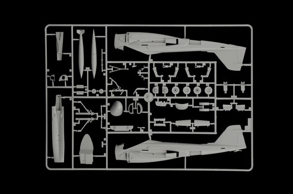 Збірна масштабна модель 1/72 американского палубного штурмовика A-6E Tram Intruder, Italeri 1392