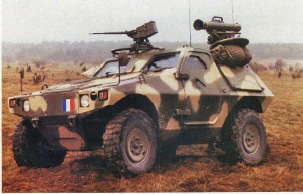 Сборная модель 1/72 бронеавтомобиль Panhard VBL с ПТРК Milan ACE 72421