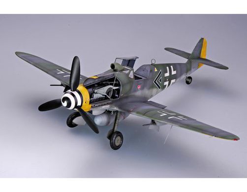 Сборная модель 1:24 самолет Messerschmitt Bf.109K-4 Trumpeter 02418