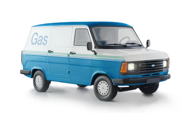 Збірна модель 1/24 автомобіль Ford Transit Mk.2 Italeri 3687