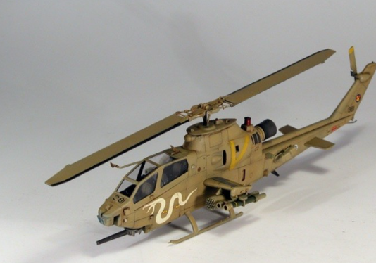 Збірна модель 1/72 AH-1S Cobra Attack Helicopter Hobby Boss 87225