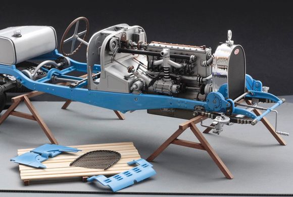 Збірна модель 1/12 спортивний автомобіль Bugatti Type 35B Roadster Italeri 4713