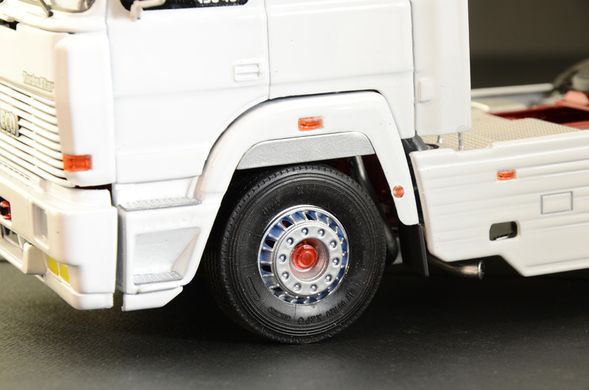 Збірна модель 1/24 вантажівка IVECO Turbostar 190.48 Special Italeri 3926
