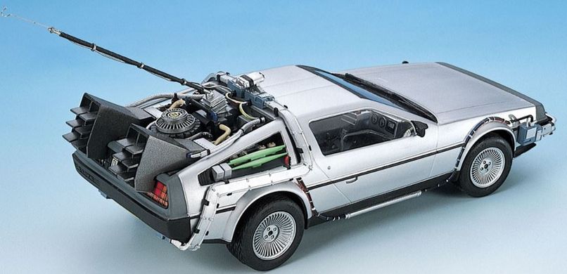 Збірна модель 1/24 автомобіль DeLorean з фільму "Назад у майбутнє" Back To The Future Aoshima 05916